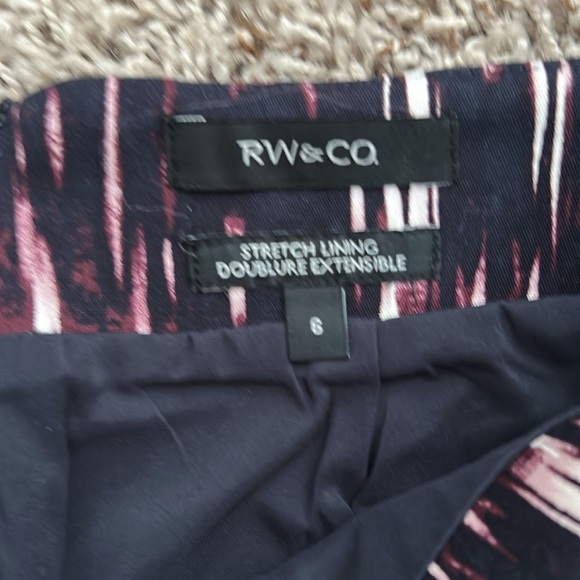 Stylish Pencil Black and White Patterned Skirt - Picture 3 of 6